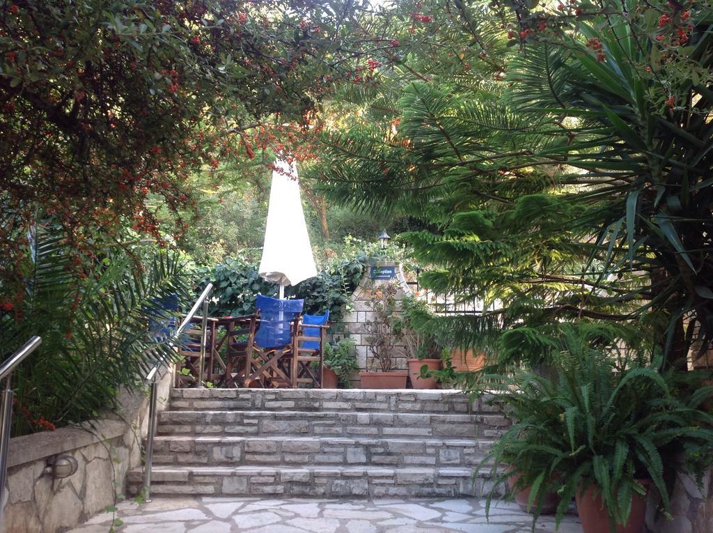 Hotel Nostos Frikes Extérieur photo