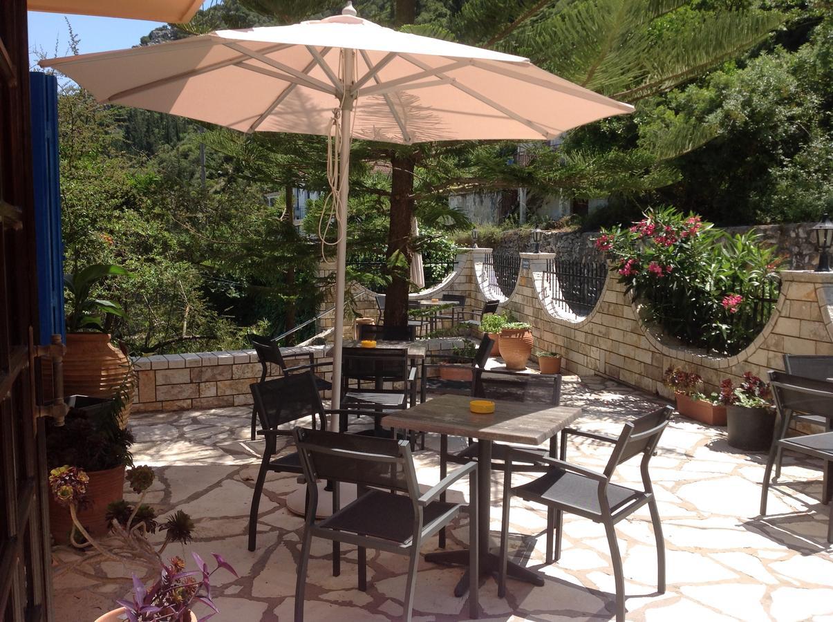 Hotel Nostos Frikes Extérieur photo